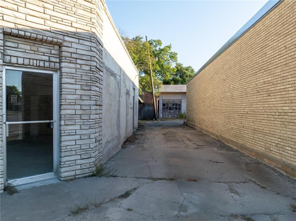231 E Elm Street Property Photo 13