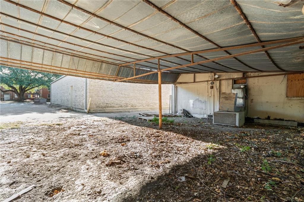 231 E Elm Street Property Photo 15