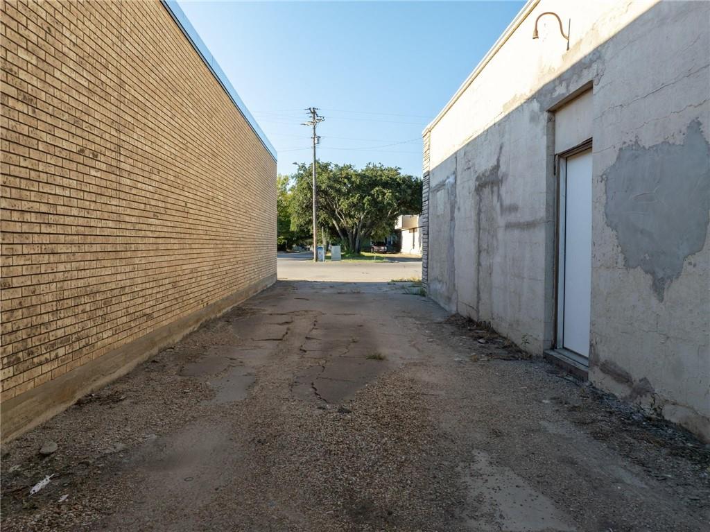 231 E Elm Street Property Photo 18