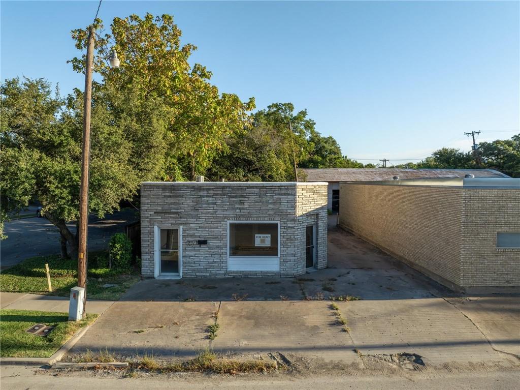 231 E Elm Street Property Photo 19