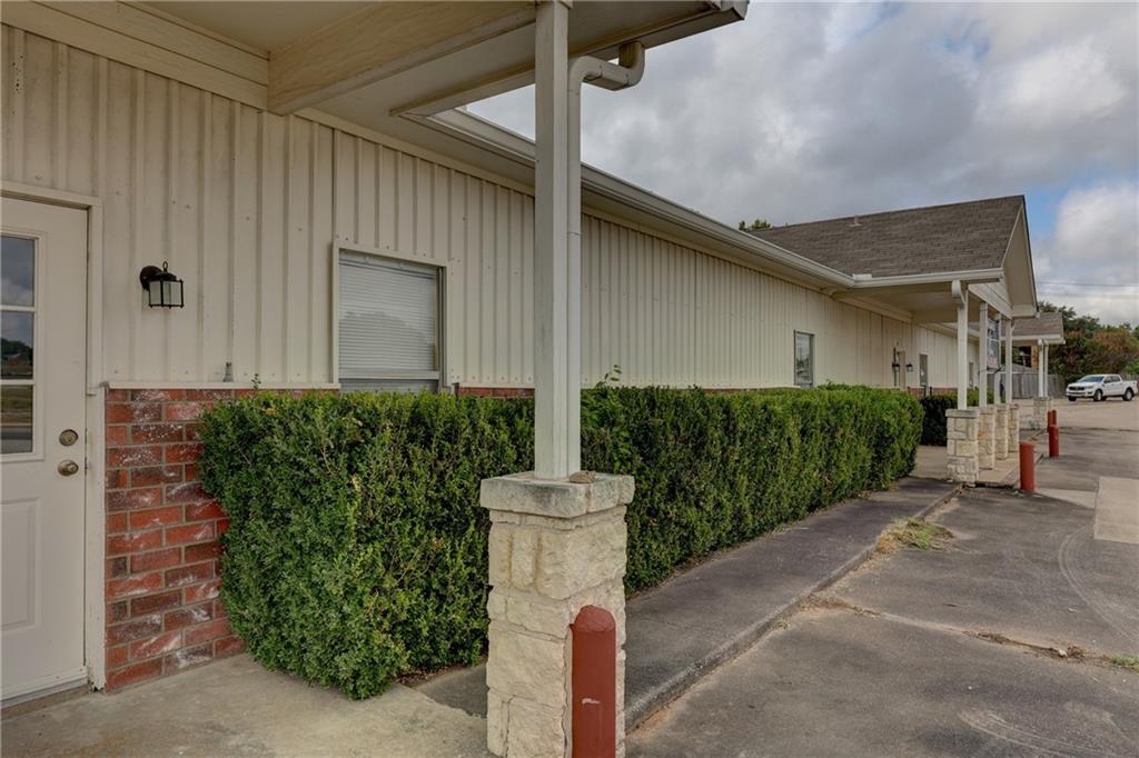 611 W Spring Valley Road Property Photo 2
