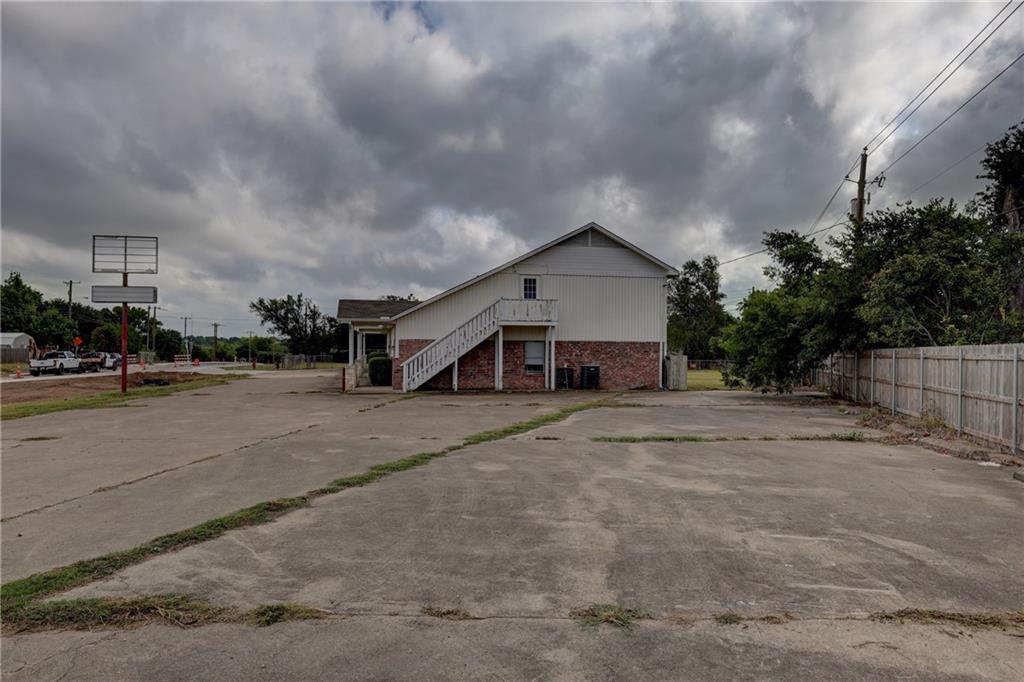 611 W Spring Valley Road Property Photo 7