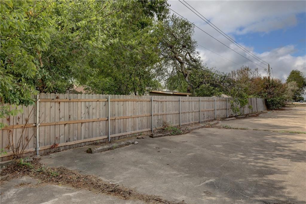 611 W Spring Valley Road Property Photo 11