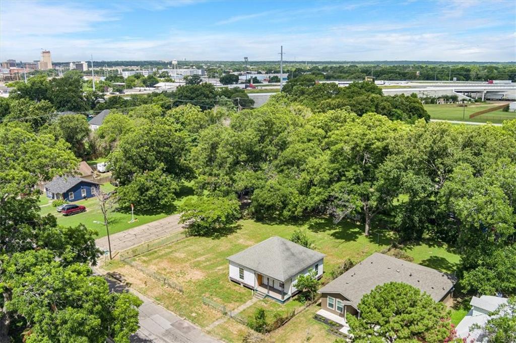 1000 E Calhoun Avenue Property Photo 3