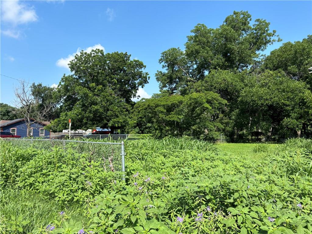1000 E Calhoun Avenue Property Photo 6