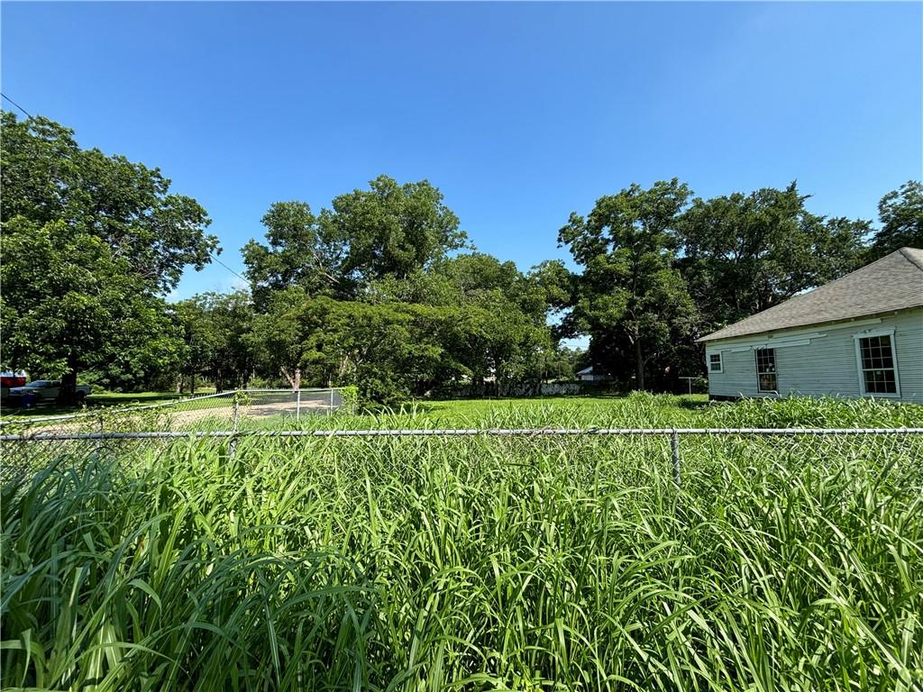1000 E Calhoun Avenue Property Photo 7