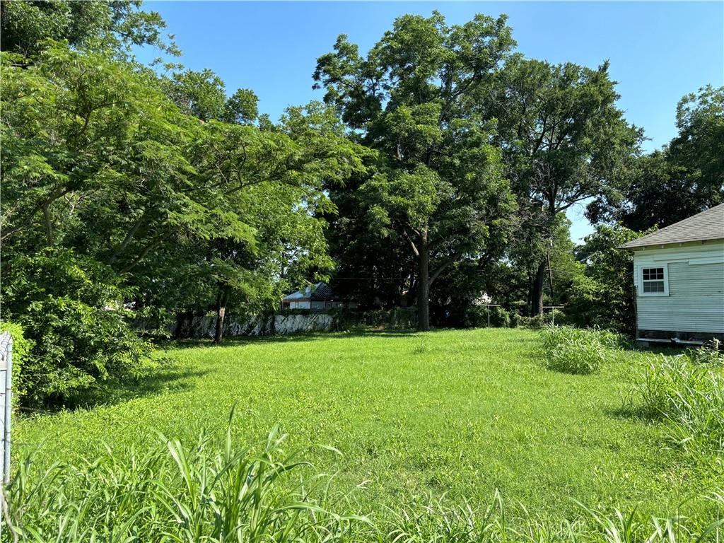 1000 E Calhoun Avenue Property Photo 8