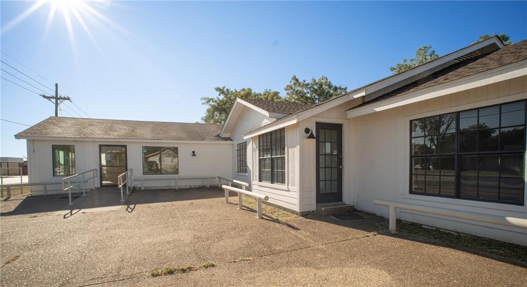 837 State Hwy 171 Property Photo 1