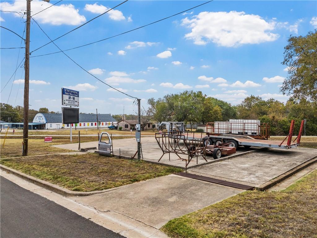 312 E Columbus Street Property Photo 5