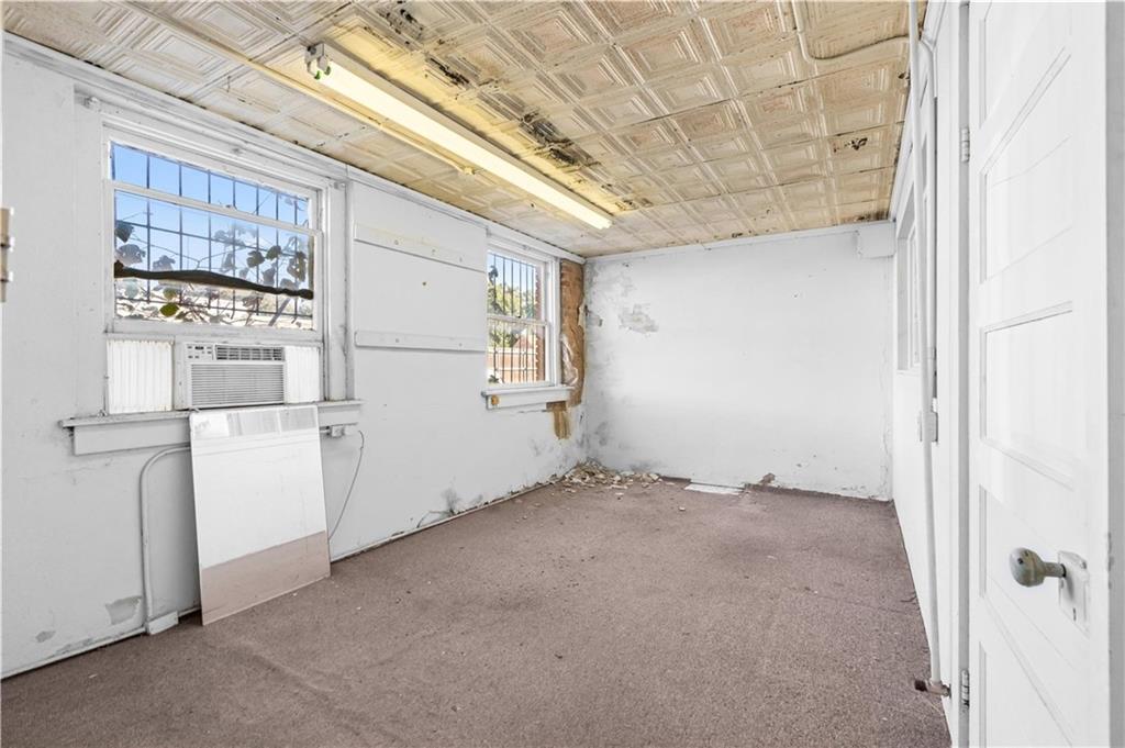 207 E Elm Street Property Photo 16