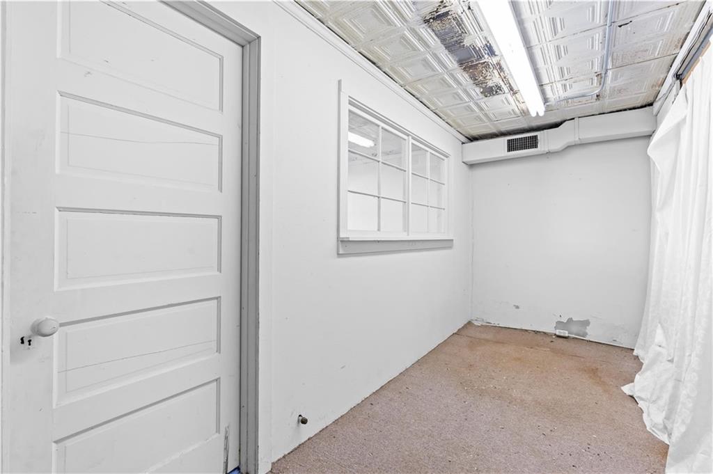 207 E Elm Street Property Photo 17