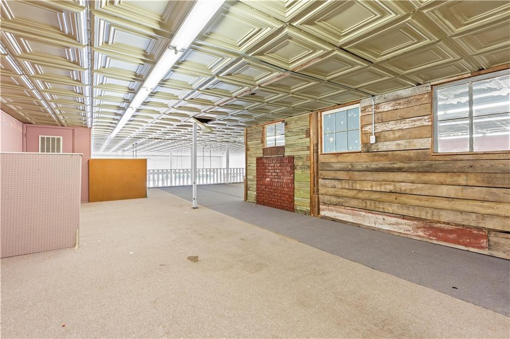 207 E Elm Street Property Photo 23