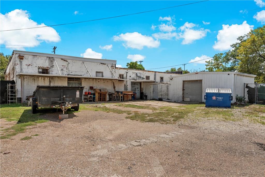 1501 Herring Avenue Property Photo 8