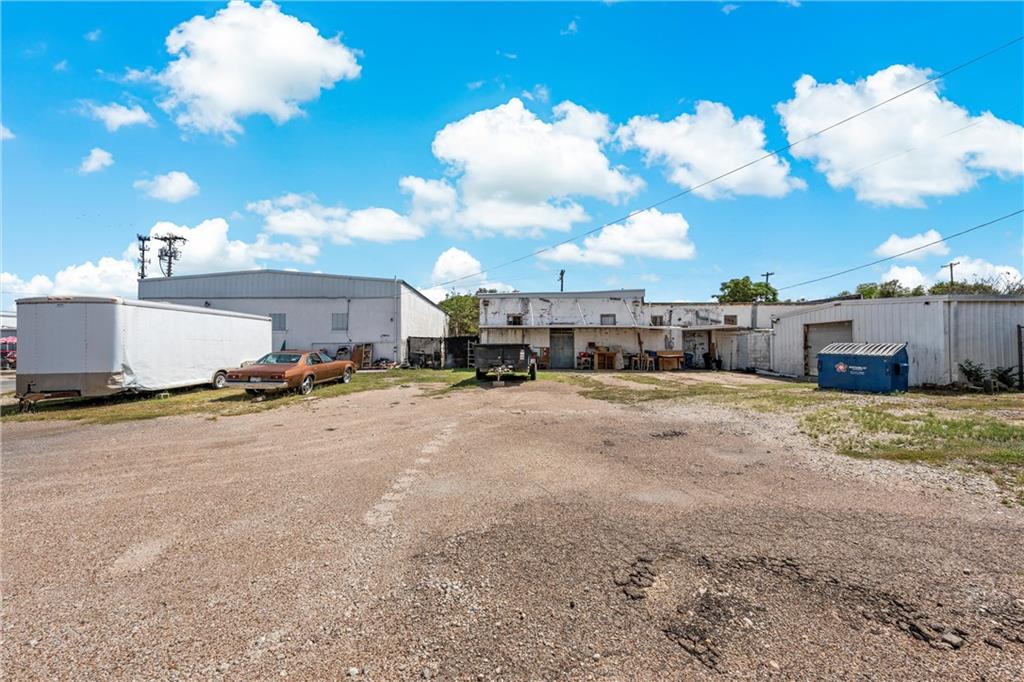 1501 Herring Avenue Property Photo 10