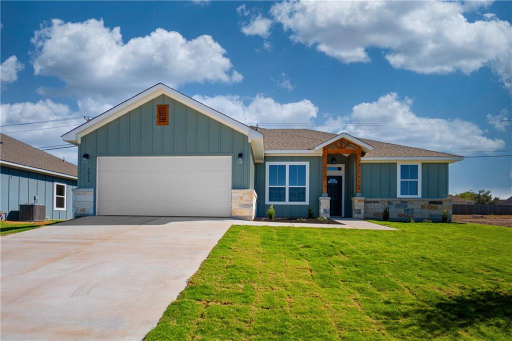 1013 Lago Azul Lane