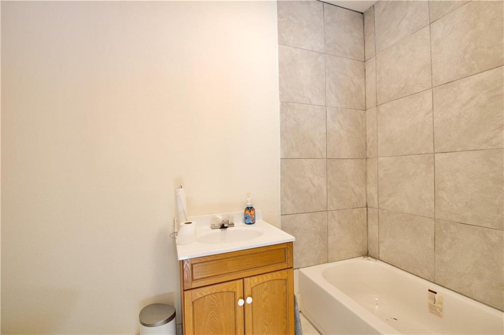 816 E Milam Street Property Photo 17