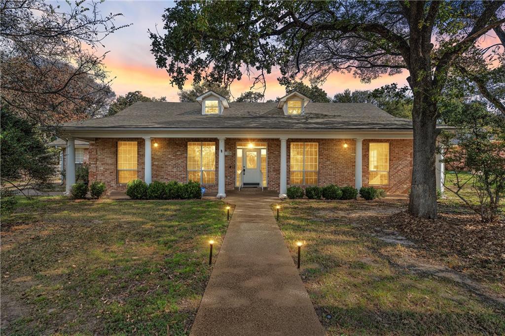 105 Lost Oaks Dr Property Photo