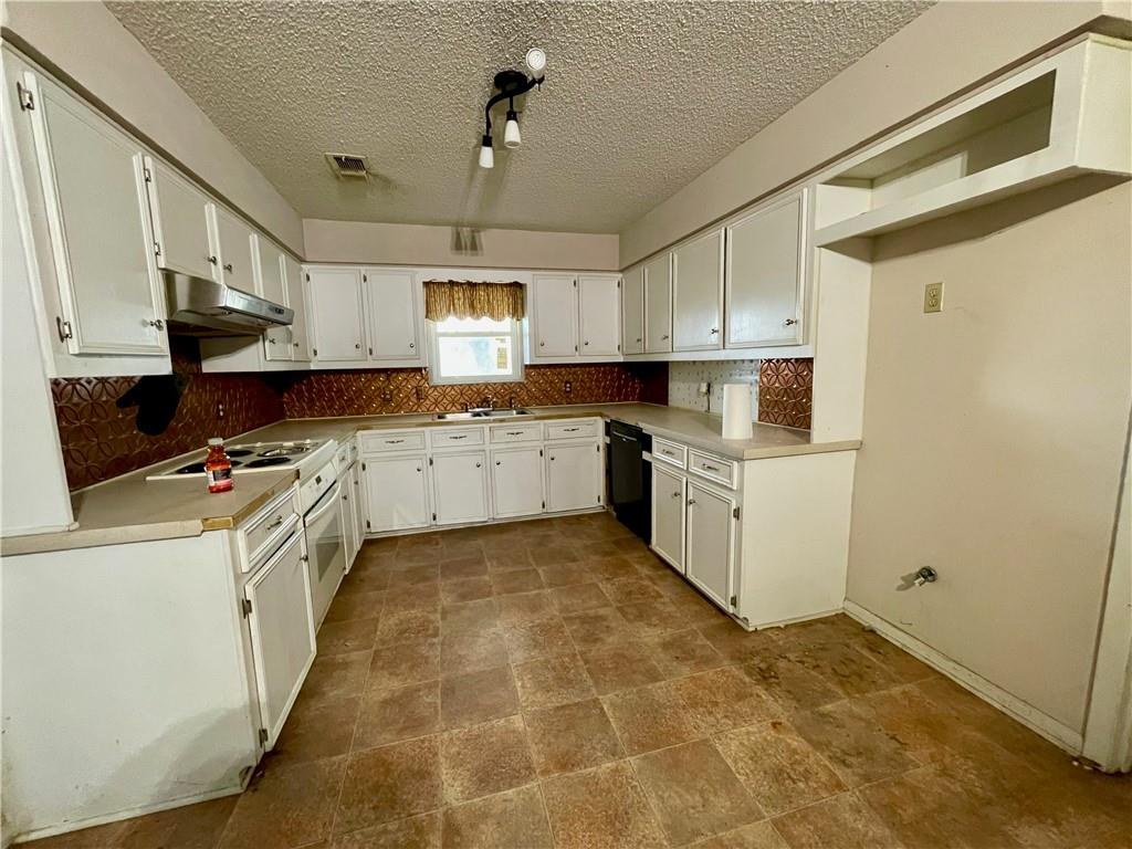 7608 N Hwy 14 Property Photo 4