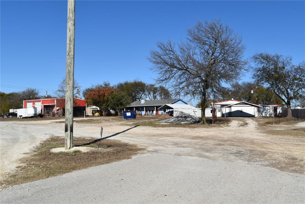 1056 E I35 Highway Property Photo