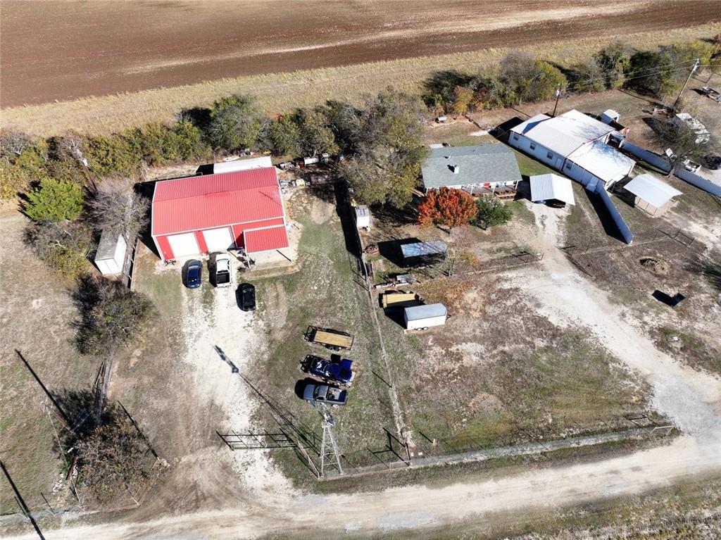 1056 E I35 Highway Property Photo 2