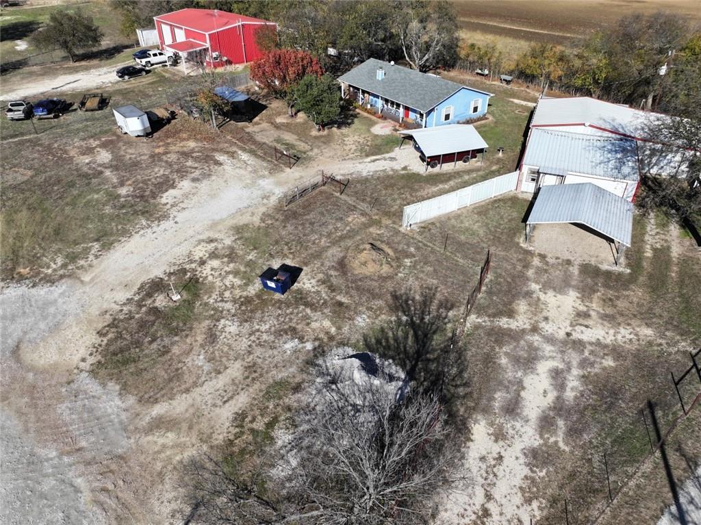 1056 E I35 Highway Property Photo 3