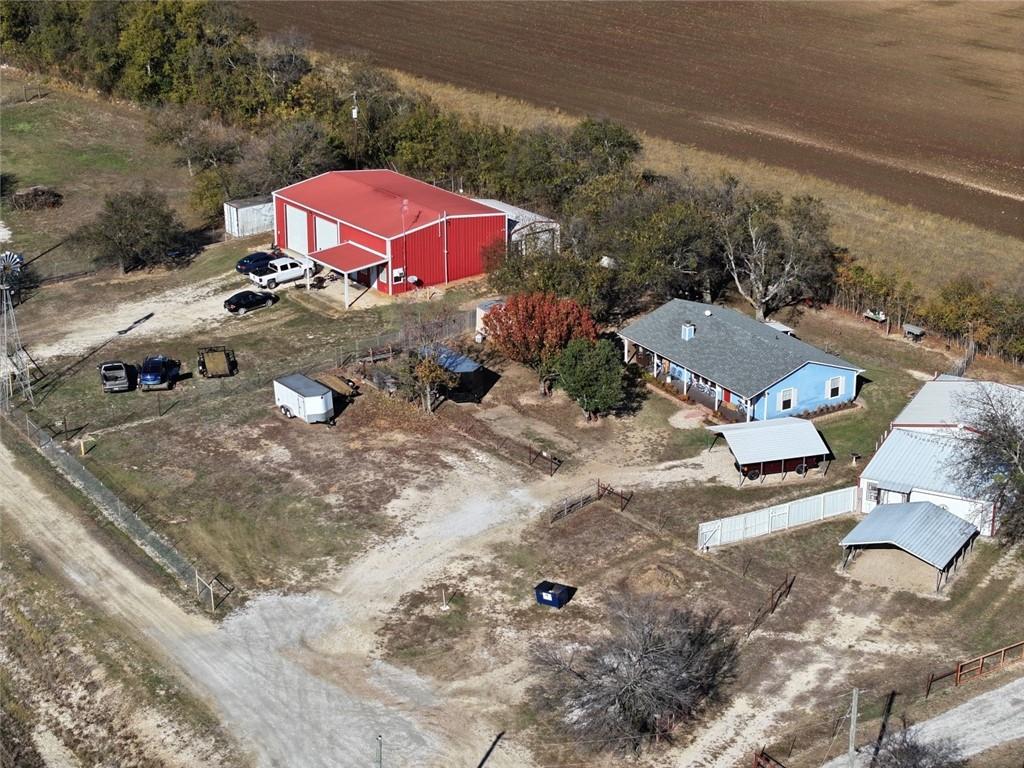 1056 E I35 Highway Property Photo 4