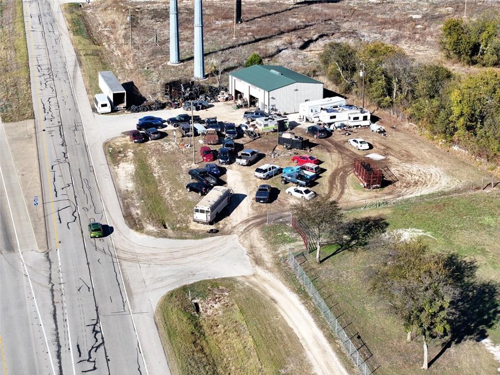 1076 E I35 Highway Property Photo 2