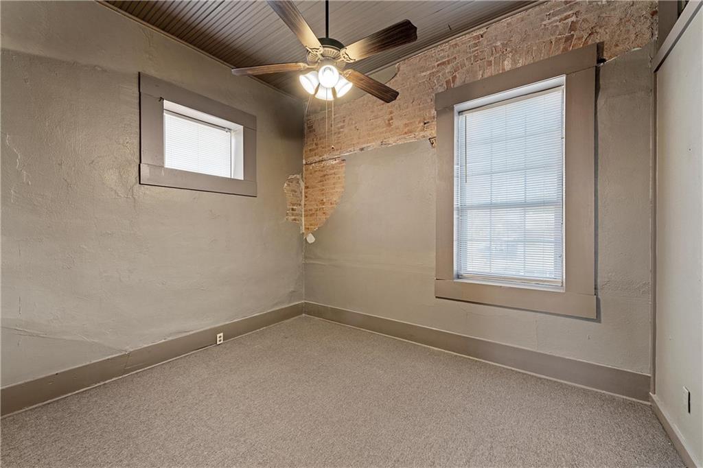 101-105 E Center Street Property Photo 24