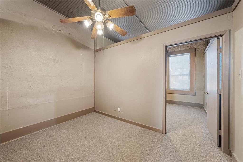 101-105 E Center Street Property Photo 40