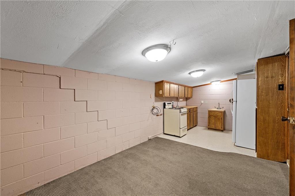 101-105 E Center Street Property Photo 44