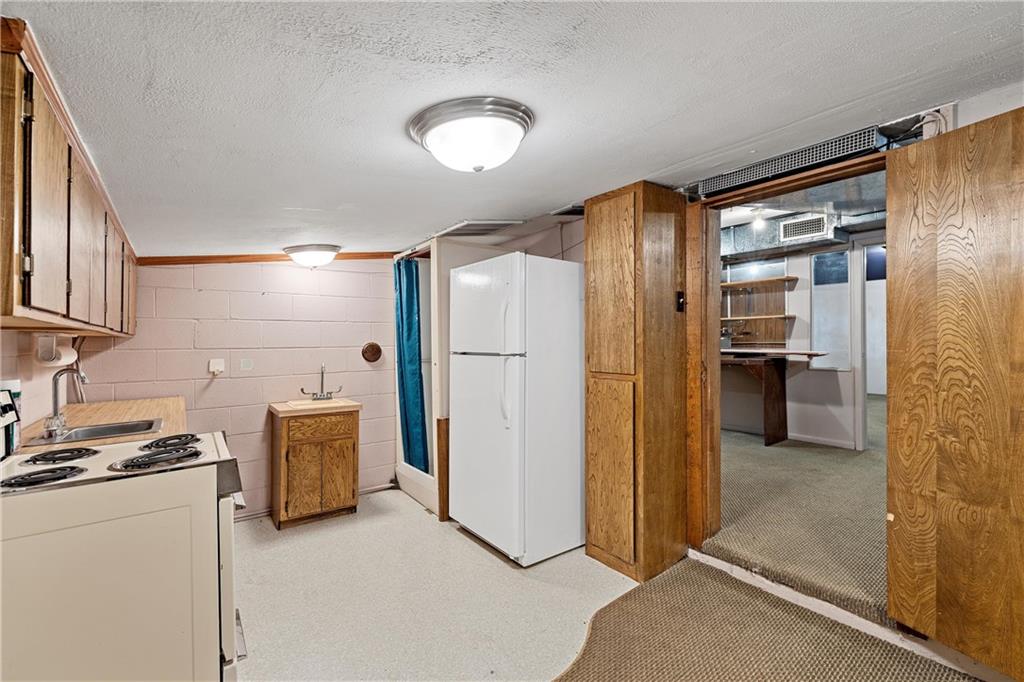 101-105 E Center Street Property Photo 45