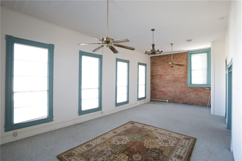 117 S Main St Property Photo 9