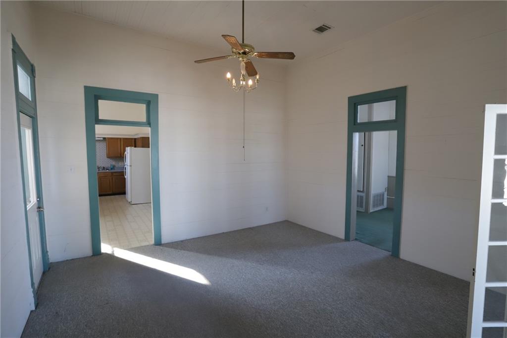 117 S Main St Property Photo 10