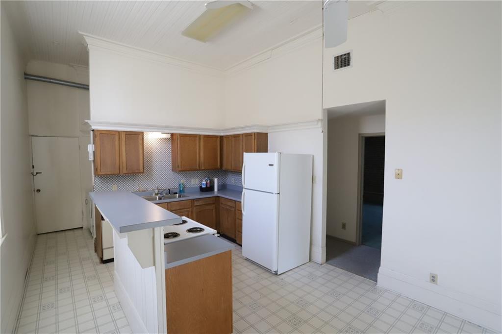 117 S Main St Property Photo 16