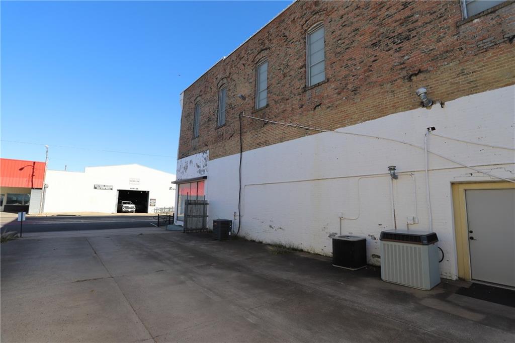 117 S Main St Property Photo 18