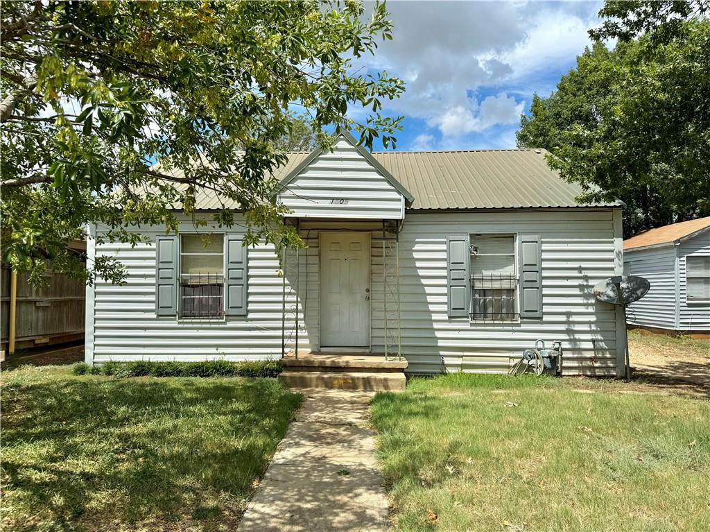 1505 W 10th Street Property Photo