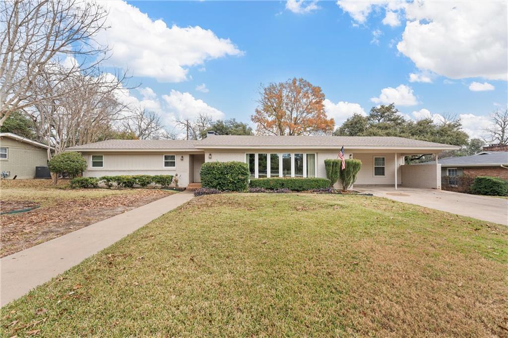 1701 Royal Oaks Drive Property Photo
