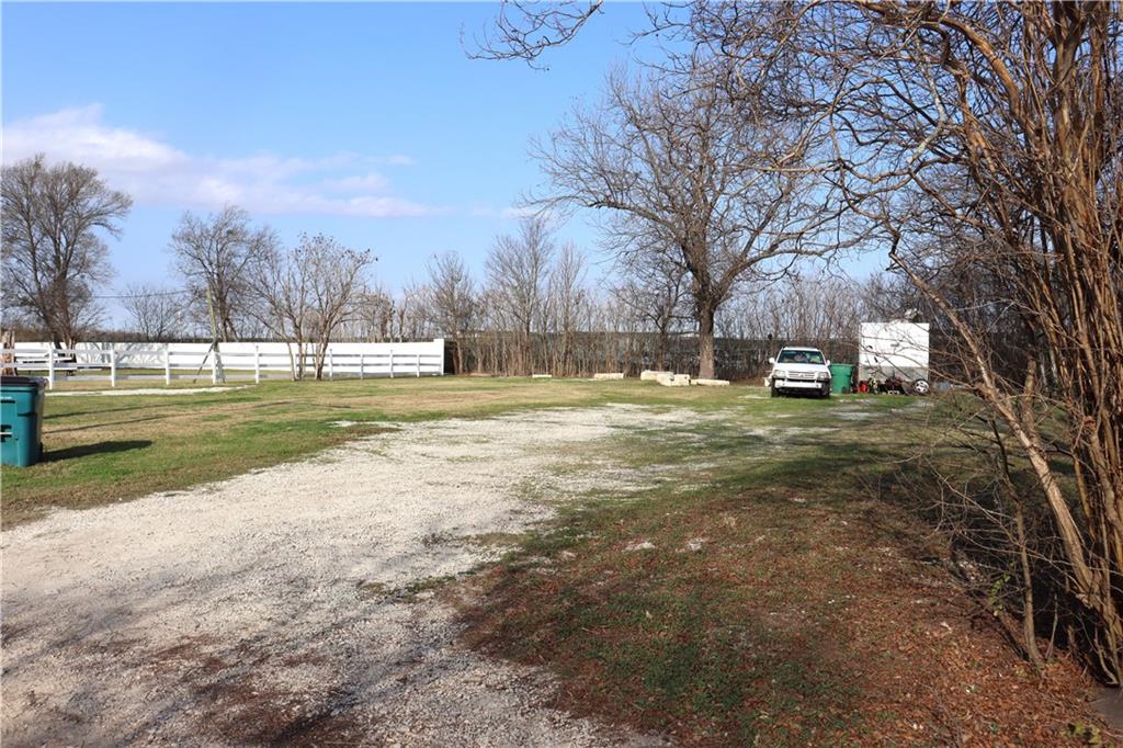 310 W Burleson Property Photo 2