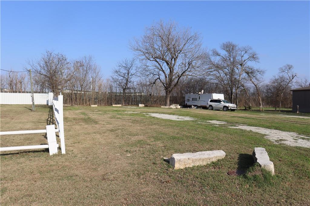 310 W Burleson Property Photo 4