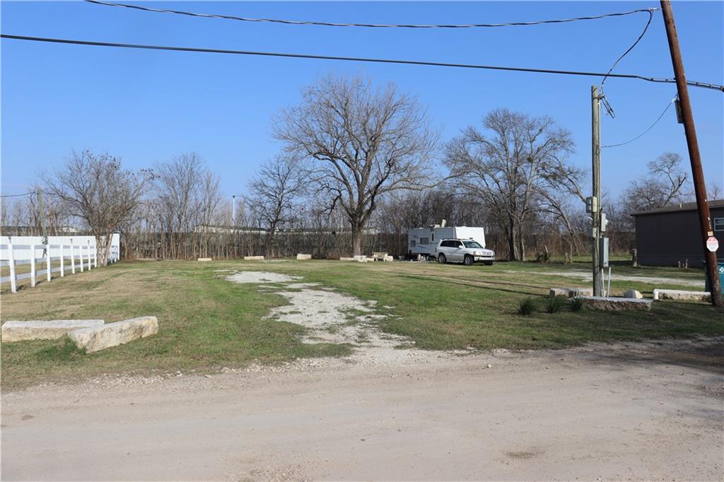 310 W Burleson Property Photo 5
