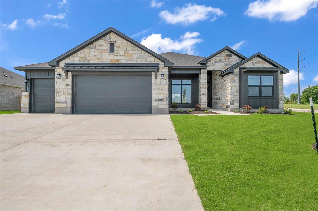 221 Lasso Loop Property Photo 1