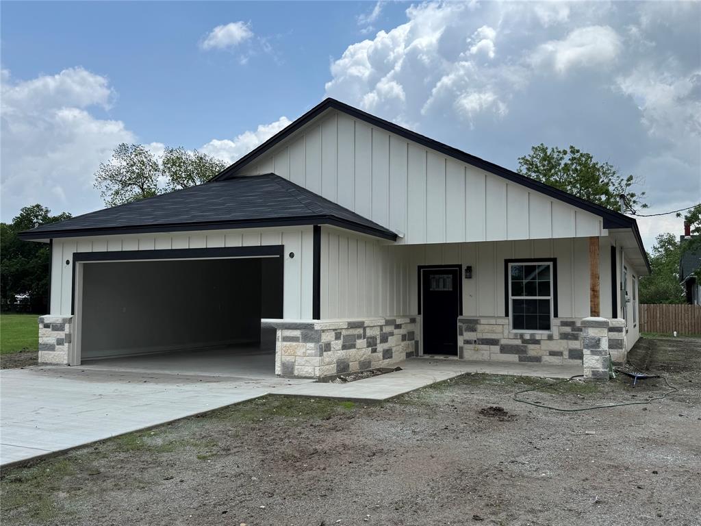 502 N Mignonette Drive Property Photo