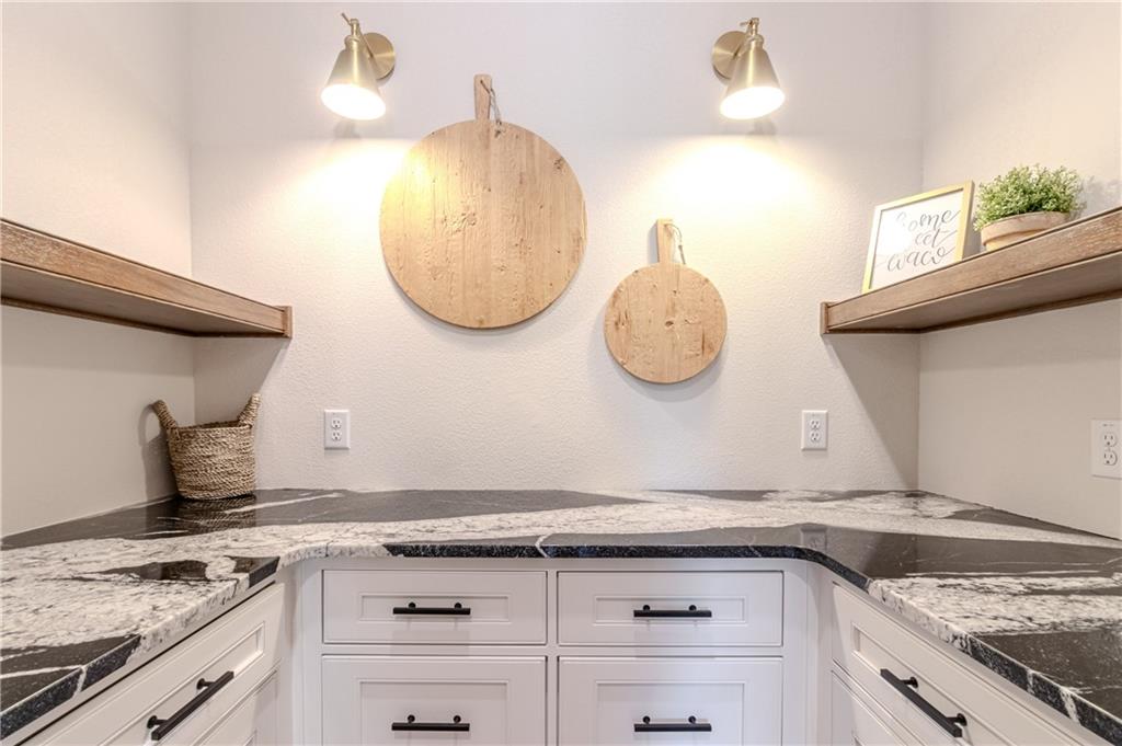 1136 Queen Elizabeth Drive Property Photo 25