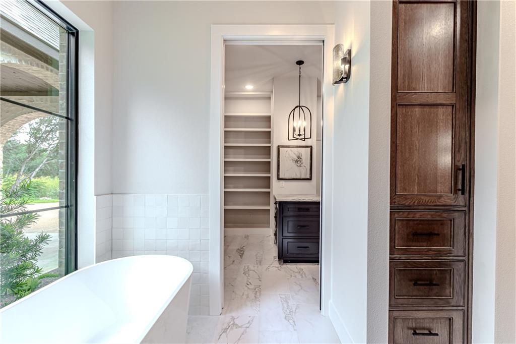 1136 Queen Elizabeth Drive Property Photo 44