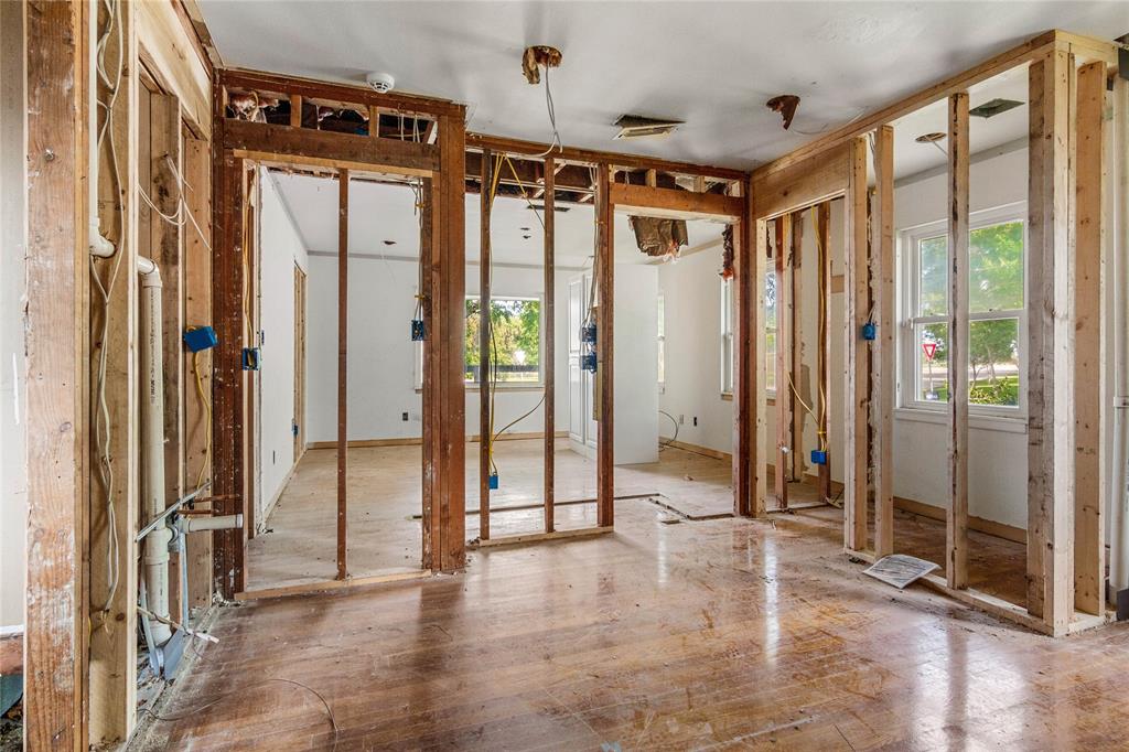 2300 Starr Drive Property Photo 17