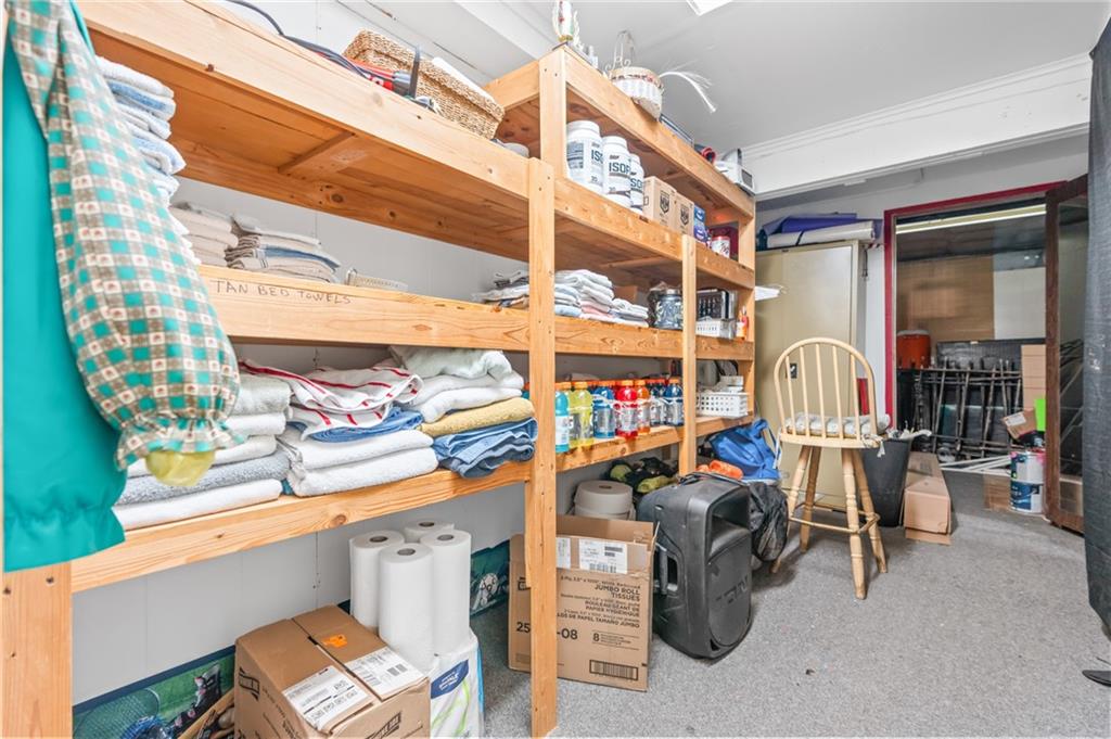 110 E Franklin Street Property Photo 33