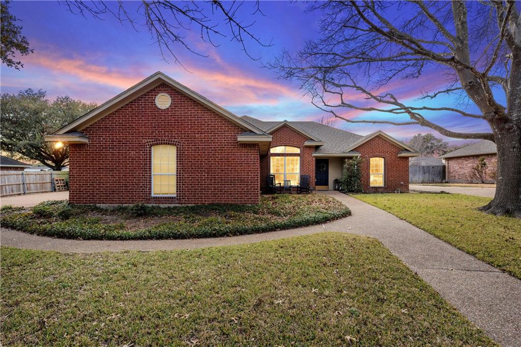 925 Steamboat Cir Property Photo