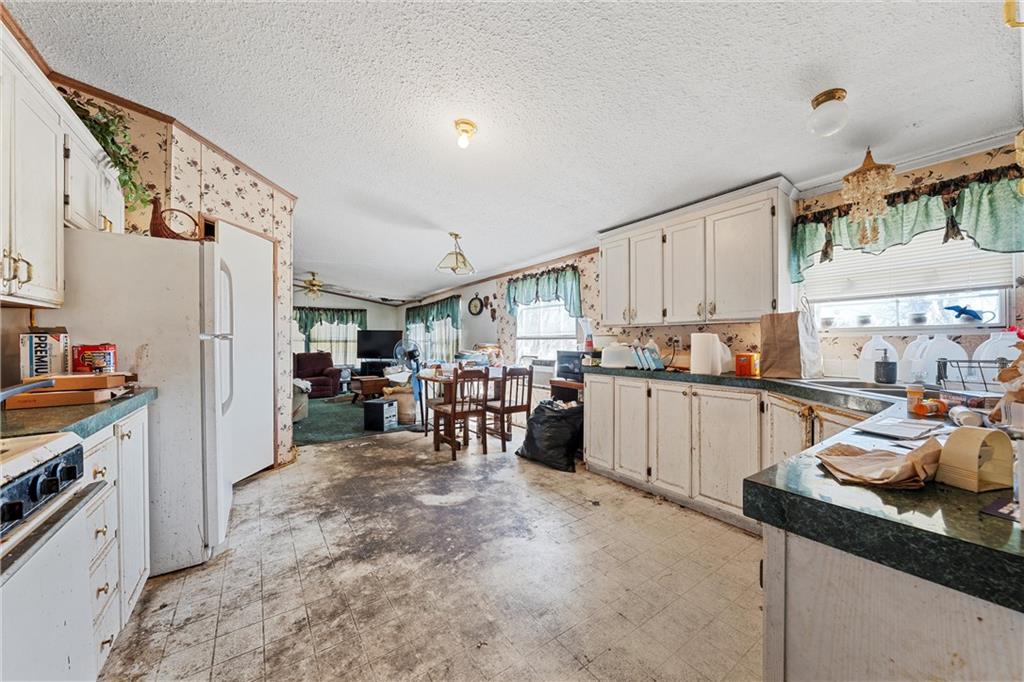 3725 Bluhm Road Property Photo 9