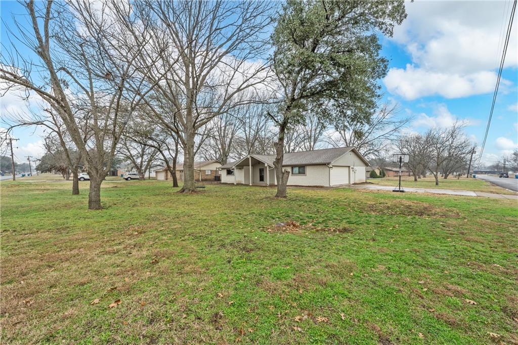 220 Ivy Lane Property Photo