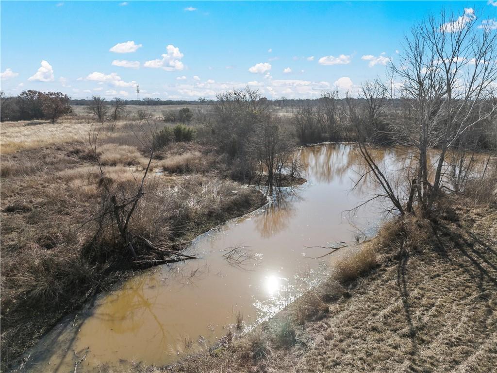 421 Cowboy Court Property Photo 4